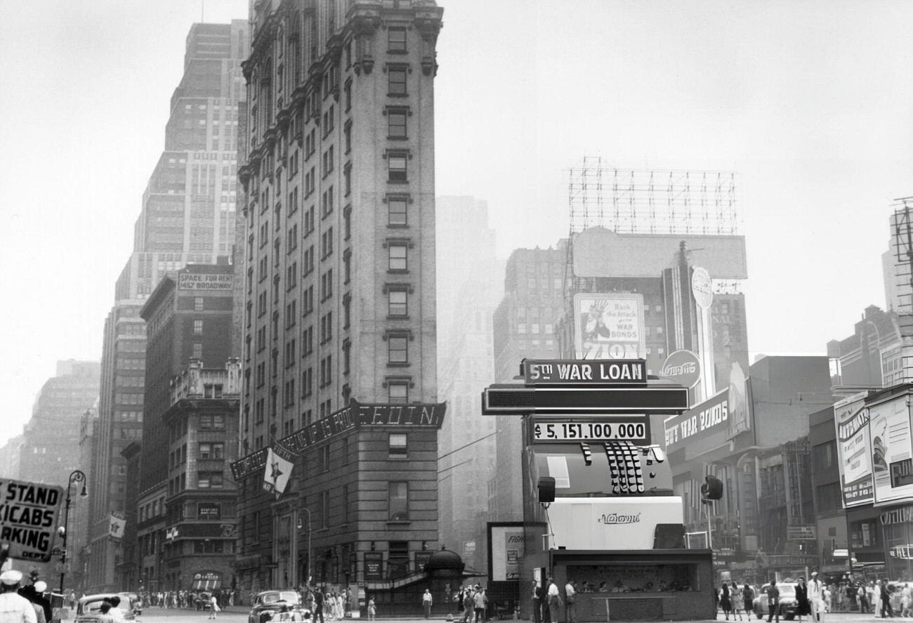 A Giant Cash Register In The Middle Of Times Square Advertising The Fifth War Loan Drive, 1940.