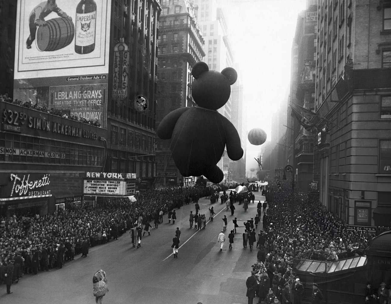 The Macy'S Thanksgiving Day Parade At Times Square, 1945.