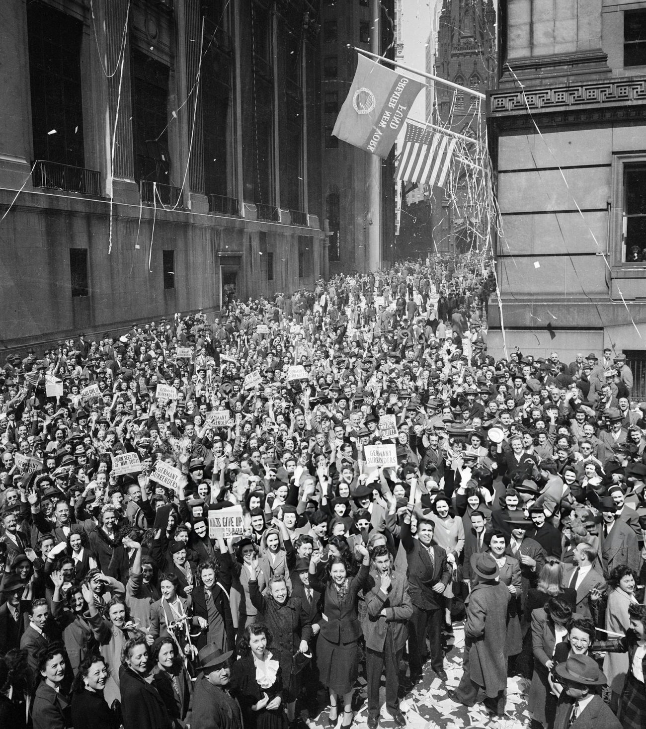 New Yorkers Celebrate Ve Day, 1945.