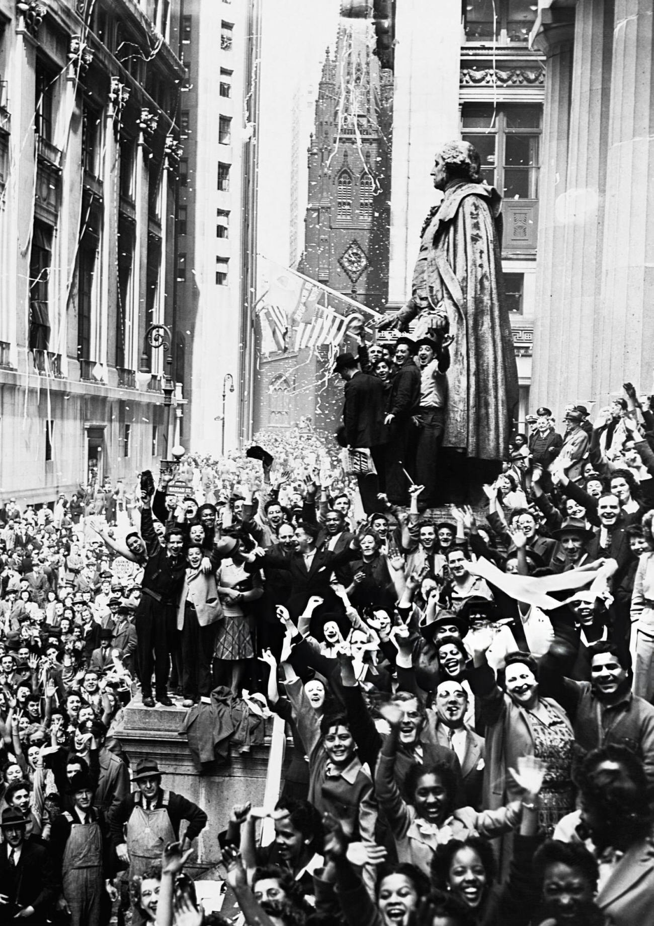 Crowds In New York City'S Financial District Celebrate Victory In Europe, 1945.