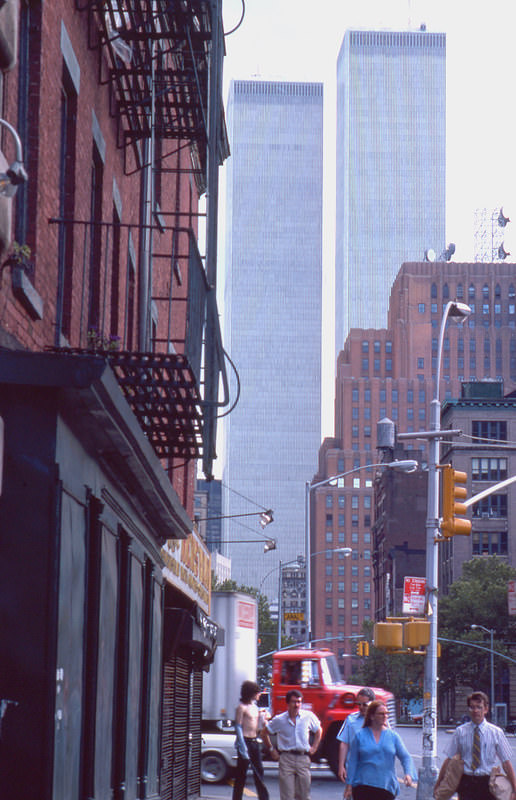 A building and cars in Manhattan, 1978.