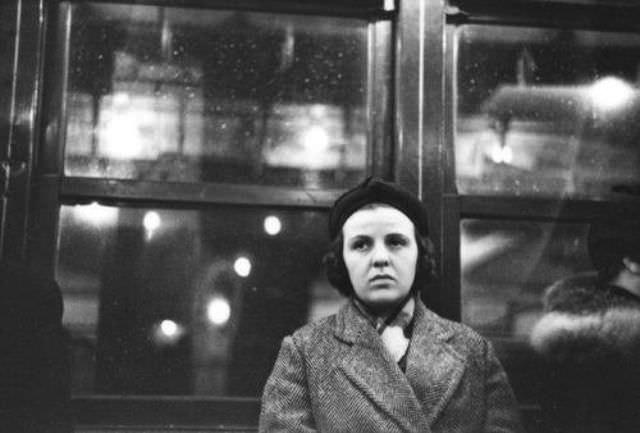 Vintage Photos Capture The Faces And Fashion Of Nyc Subway Passengers In The 1940S