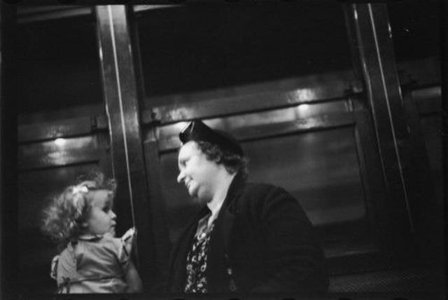 Vintage Photos Capture The Faces And Fashion Of Nyc Subway Passengers In The 1940S