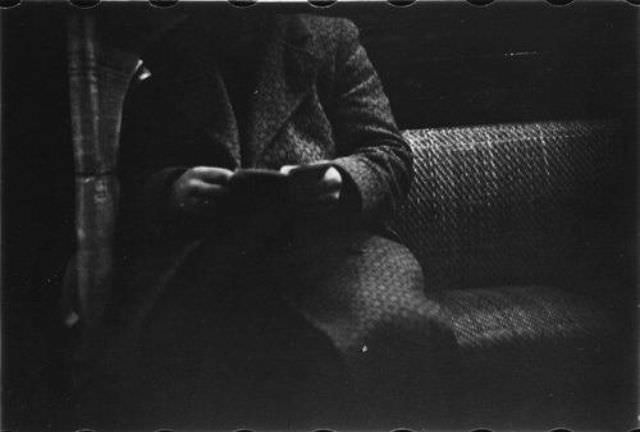 Vintage Photos Capture The Faces And Fashion Of Nyc Subway Passengers In The 1940S