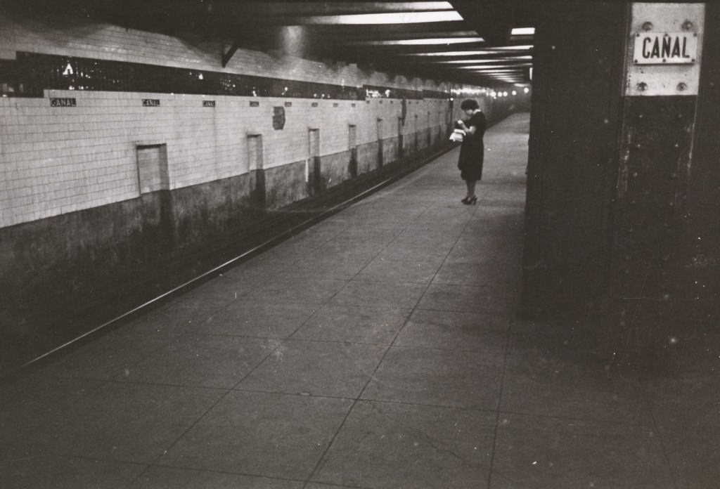 Vintage Photos Capture The Faces And Fashion Of Nyc Subway Passengers In The 1940S