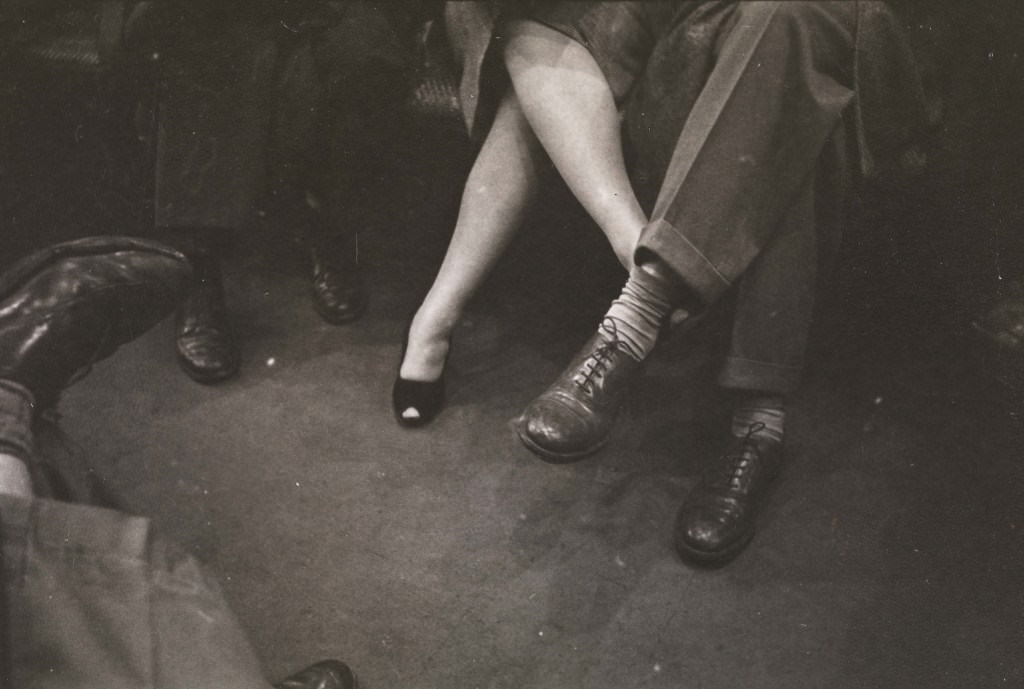 Vintage Photos Capture The Faces And Fashion Of Nyc Subway Passengers In The 1940S