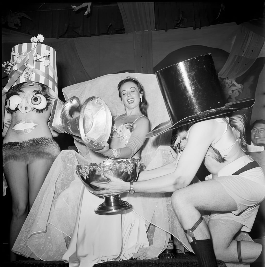 A Night of Dreams: Stunning Vintage Photos of The Art Students League Ball of 1951