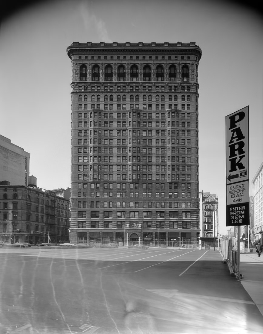 Looking west across a parking lot to the Flatiron Building at 949 Broadway, 1977.