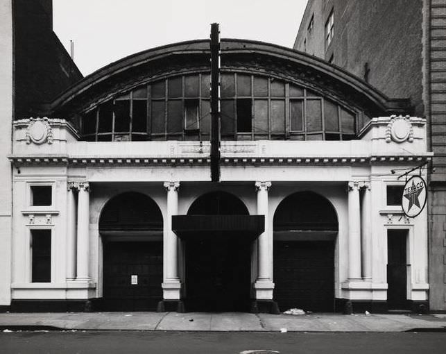 Fiss, Doerr & Carroll auction mart at 147 East 24th Street, 1974.