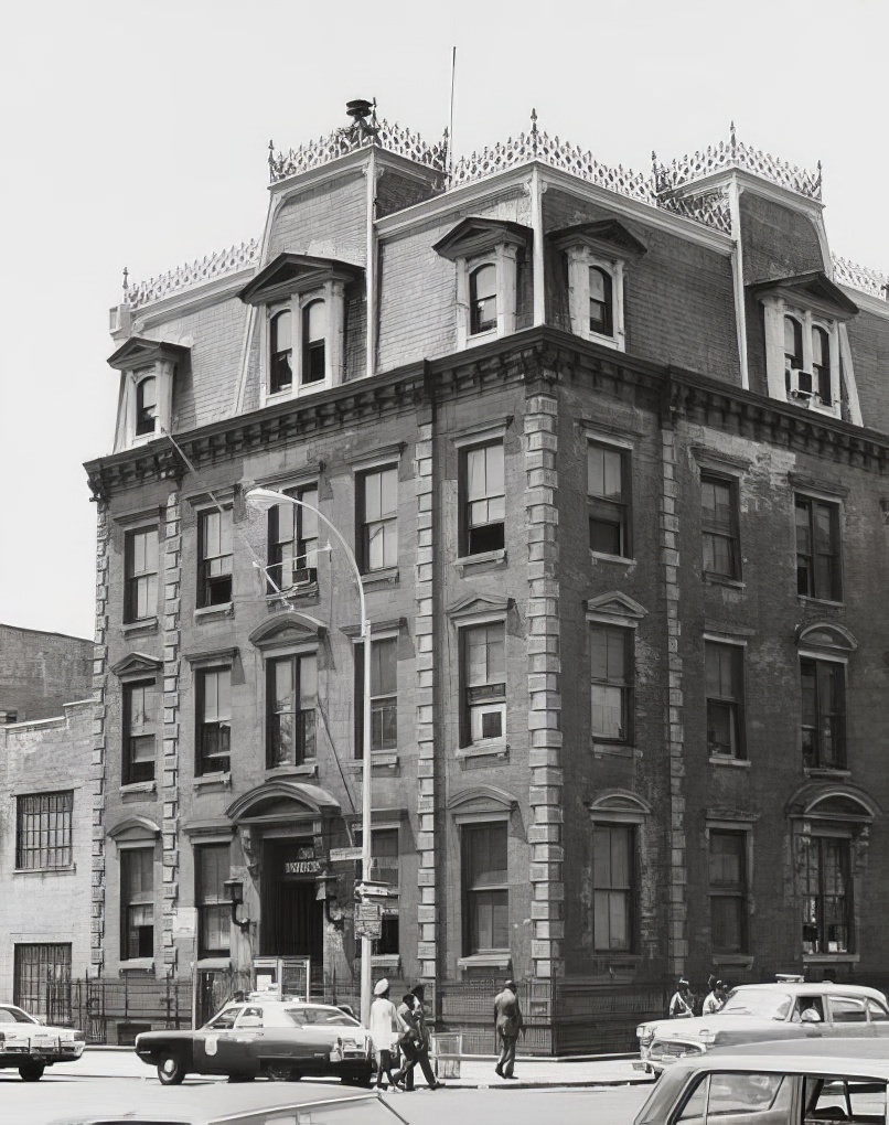 30th Precinct station house (originally 32nd Precinct), NYPD, 1854 Amsterdam Avenue, 1973