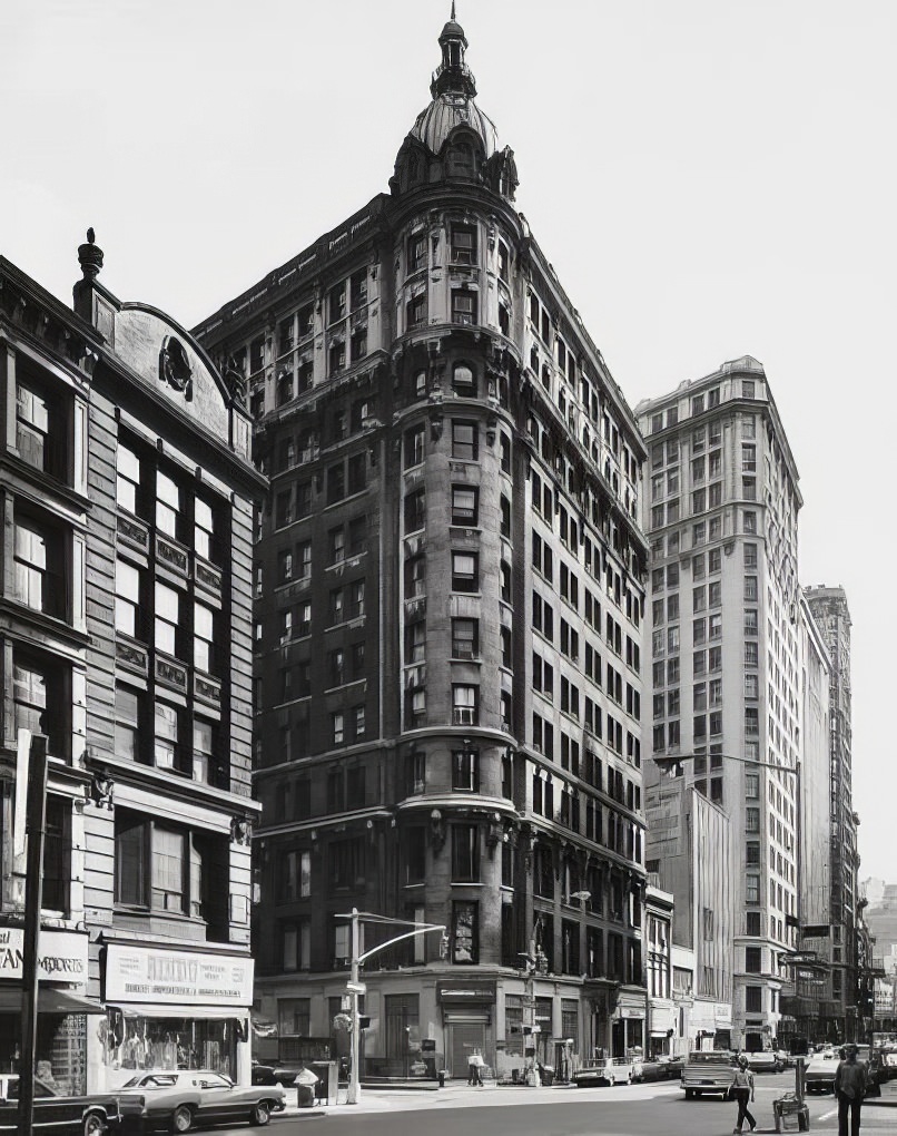 1170 Broadway, 1977