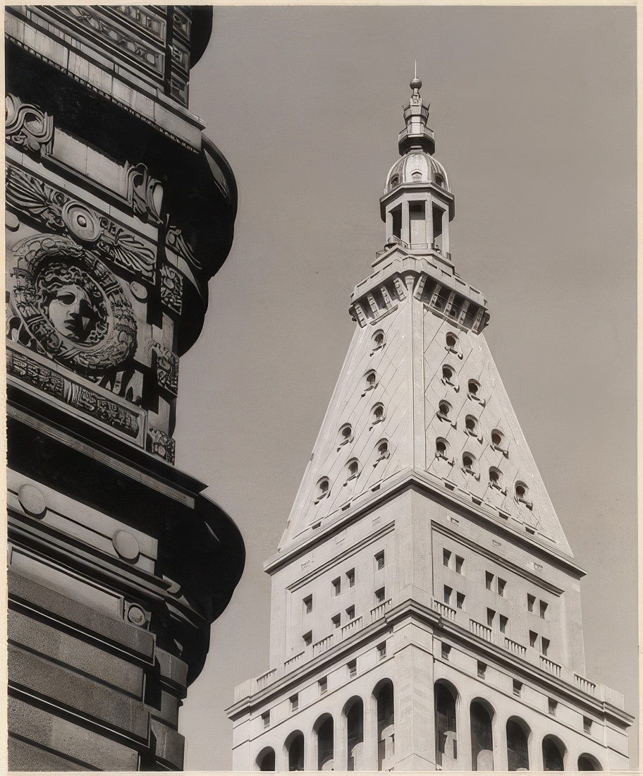 Flatiron Building and Metropolitan Life Insurance Company tower, 1971