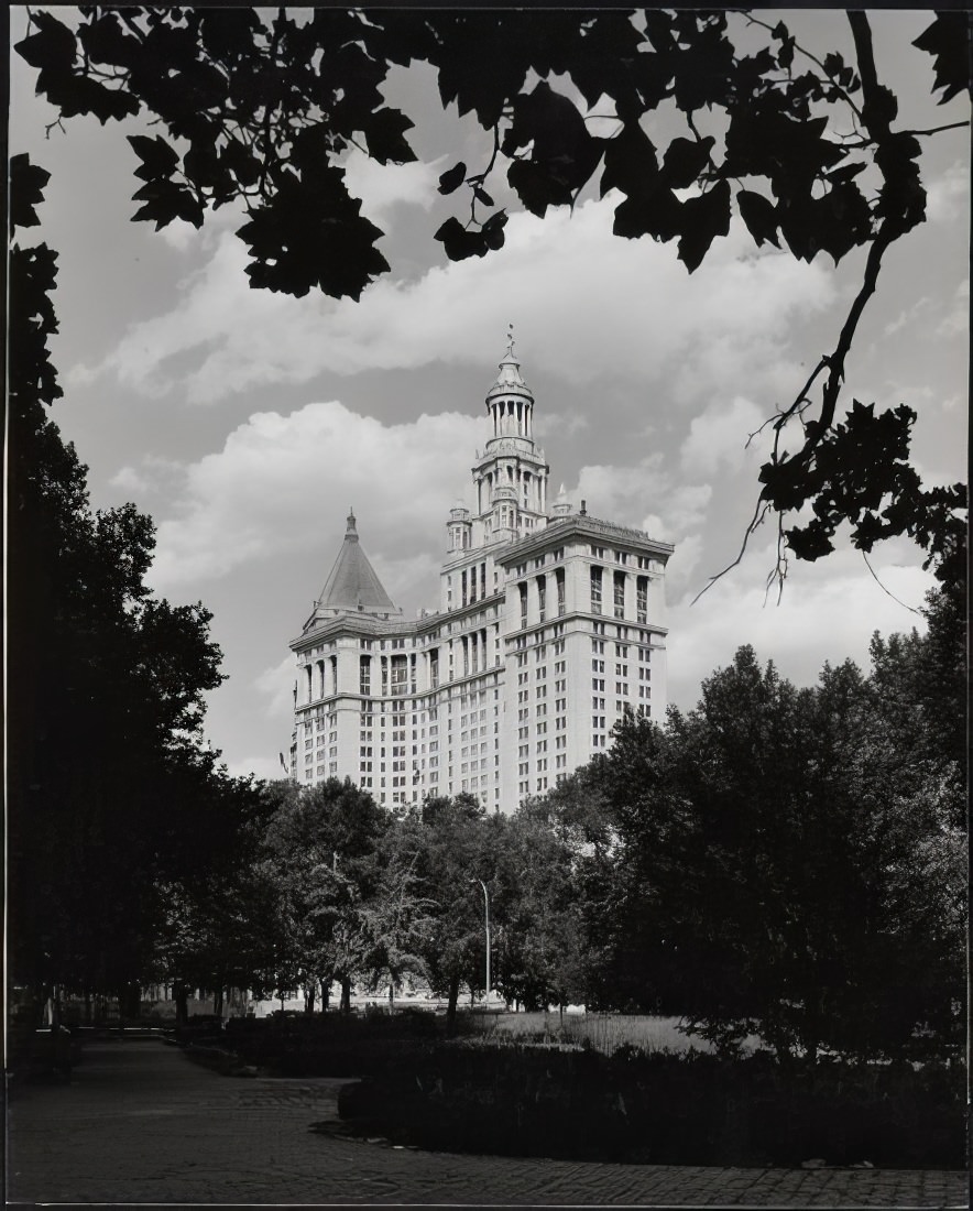 City Hall Park and the Municipal Building, 1971