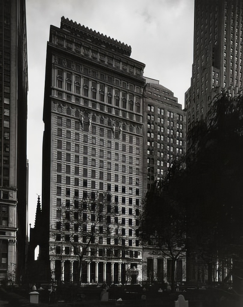 Trinity Churchyard to the American Surety Company Building, looking across, 1973