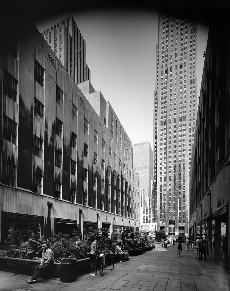 Channel Gardens, Rockefeller Center, 1974.