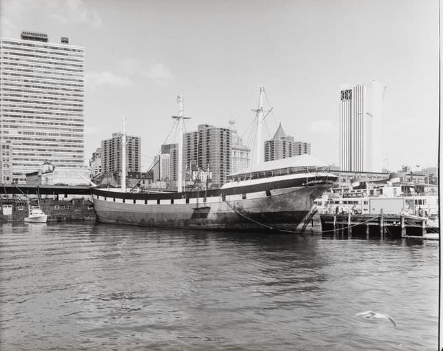 South Street Seaport, 1977