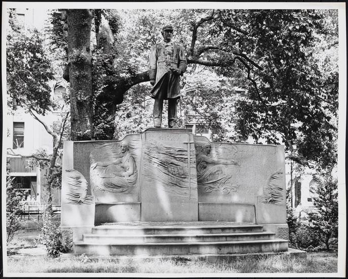 Bronze statue of David Glasgow Farragut, 1973