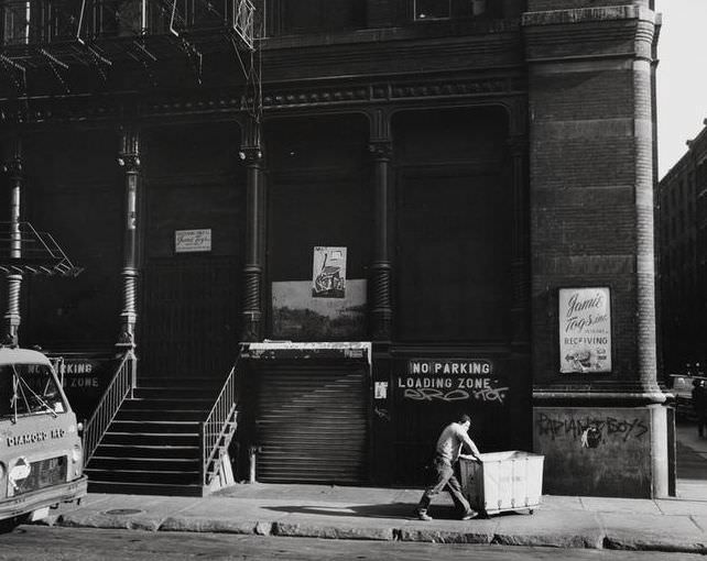 Mercer Street façade of 569-575 Broadway, originally Rogers Peet Store, 1971