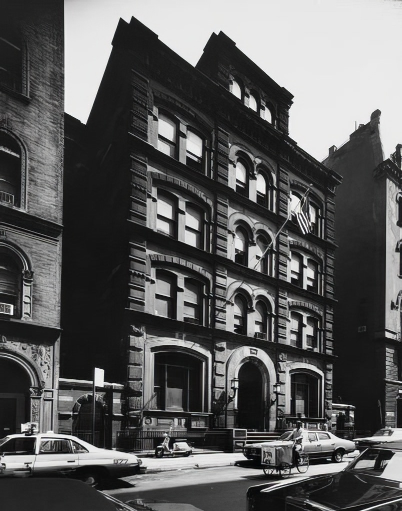 19th precinct station house (originally 25th precinct), NYPD, 153 East 67th Street, 1977