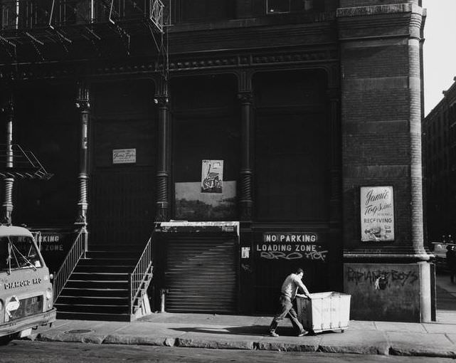 Mercer Street façade of 569-575 Broadway, originally Rogers Peet Store, 1971