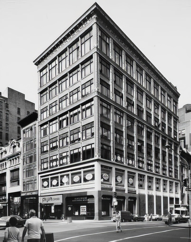 Stewart & Company Building, 402-404 Fifth Avenue, 1977