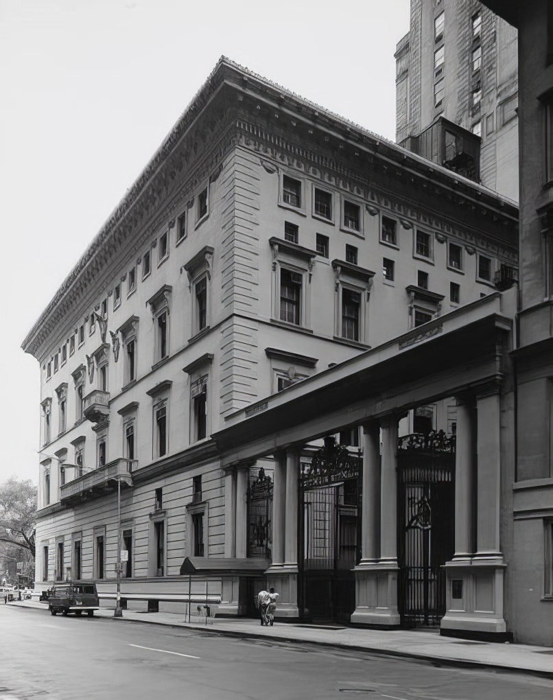 Metropolitan Club, 1975