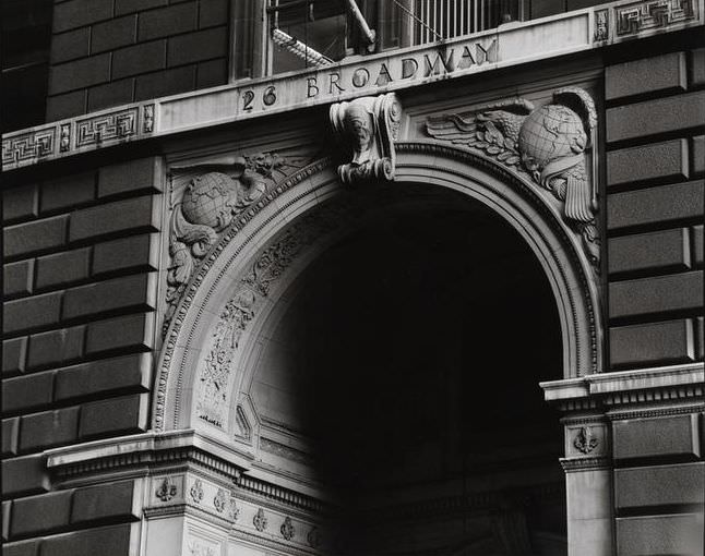 Entrance to 26 Broadway, 1971