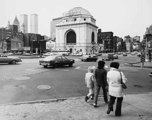 Manhattan Savings Bank, 1977