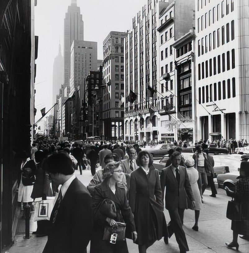 Fifth Avenue in front of Charles Scribner's Sons, 597 Fifth Avenue, 1975