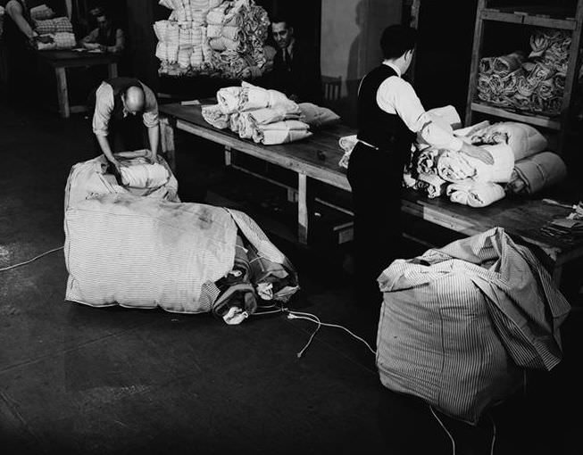 Packing on 10th Avenue and 36th Street, 1937.