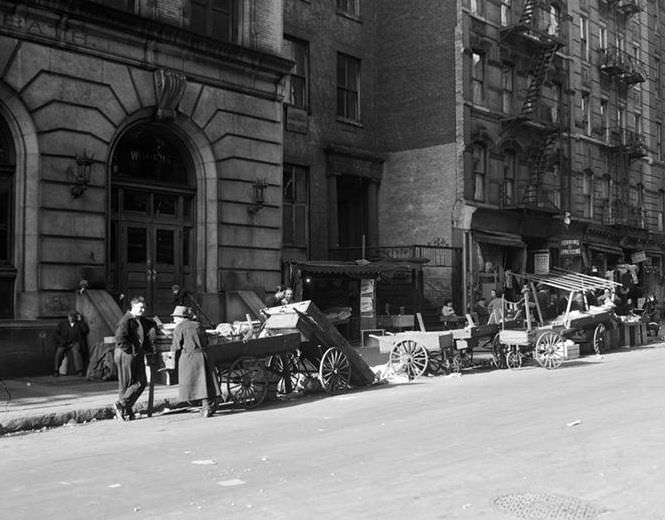 Empty pushcarts, 1935.