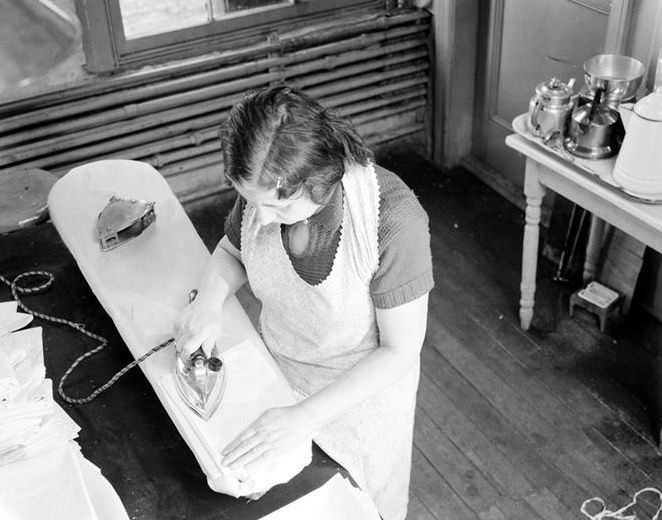 Ironing on 10th Ave & 36th St, 1937.