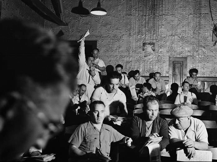 Penn R.R Park: Bidding at a fruit auction, 1938.