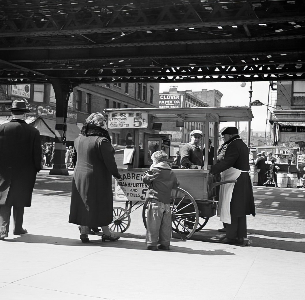 Sabrette Frankfurters and rolls, 1937