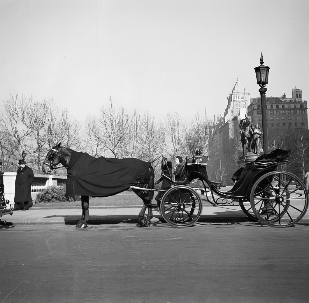 Horse-drawn carriage, 1937