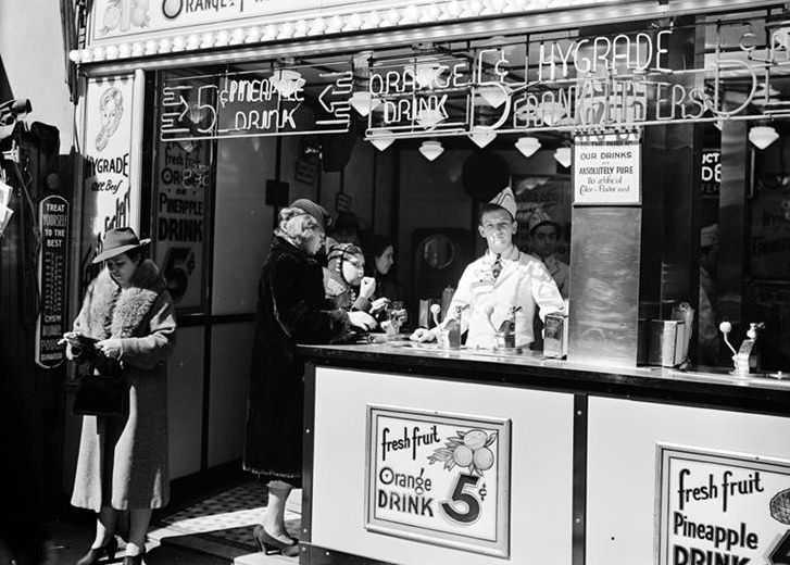 Refreshment stand: Fresh fruit orange drink, 1938