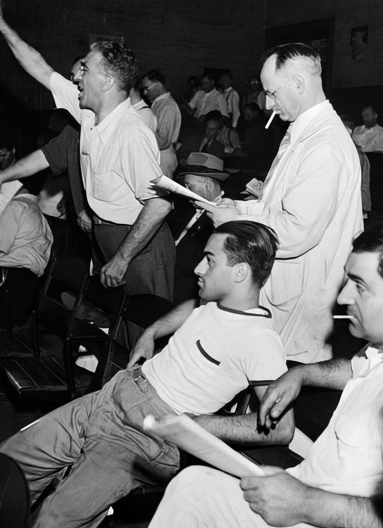 Bidding at a fruit auction on Penn R.R. Pier 6, 1938