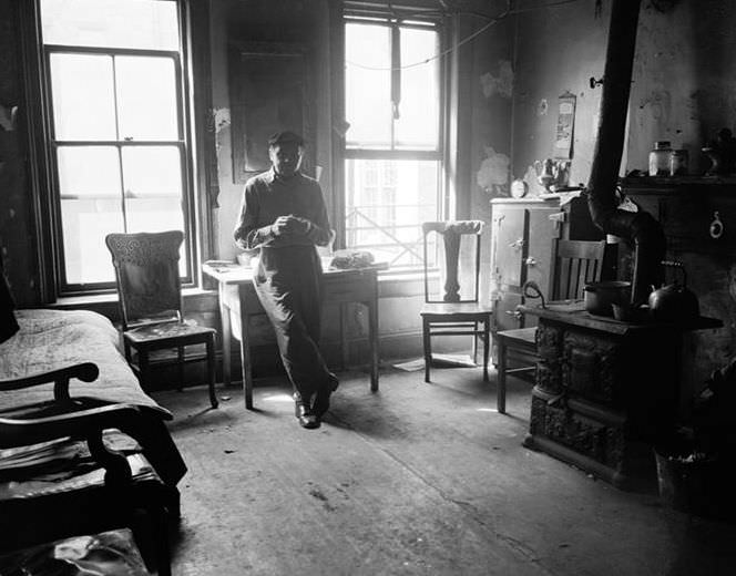 Man in a one-room flat, 1936