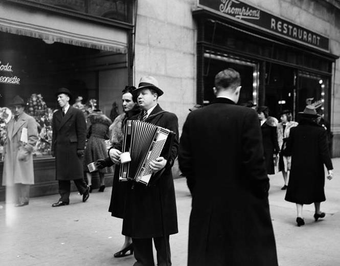 Blind beggars, 1940