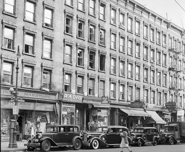 Harlem street scene, shops, 1939