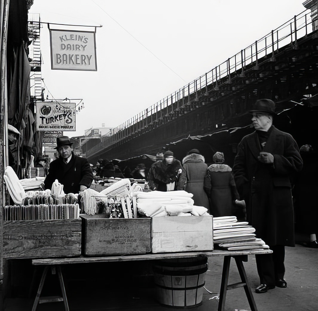 Market by the elevated train, 1935