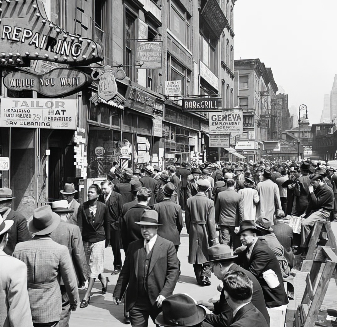 Lines in front of employment agencies, 1935