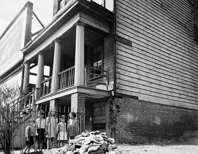 Children behind a fence, 1935