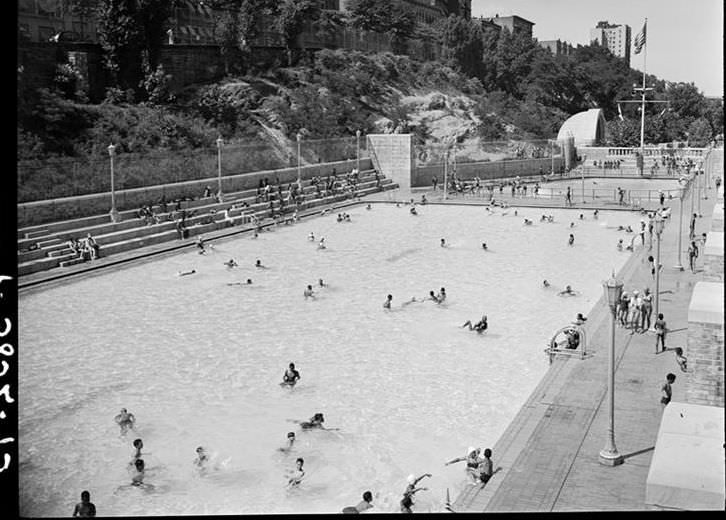 Colonial Park Swimming Pool (Sugar Hill in the background), 1939.