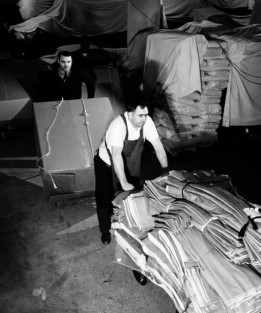 Hauling cloth, 10th Ave. & 36th St., 1937.