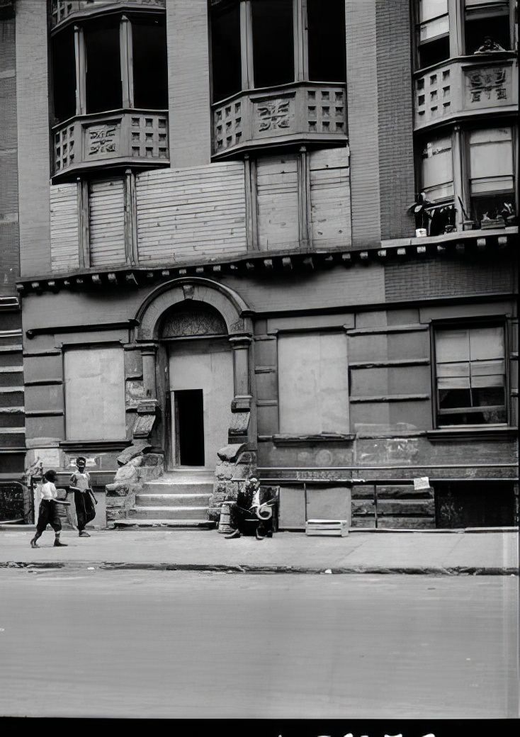 Apartment with people, Harlem, 1939.