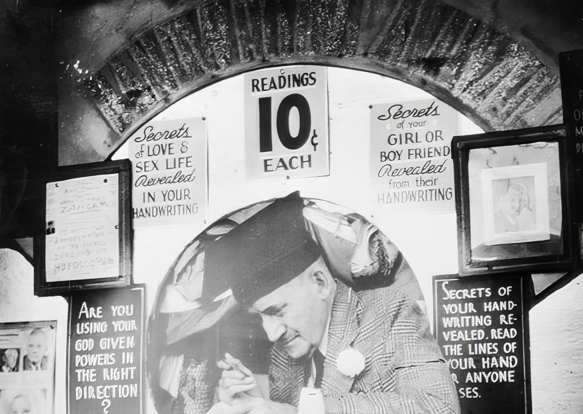 Fortune telling on the boardwalk, July 1939.