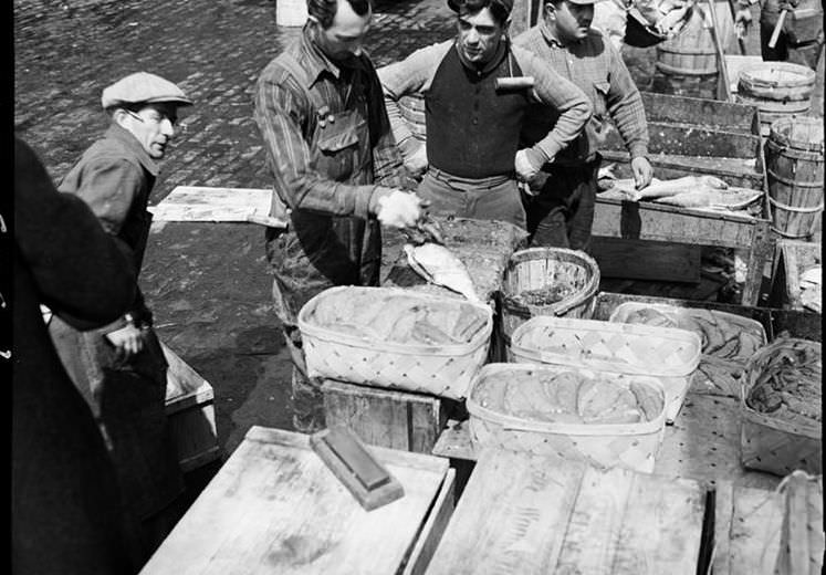 Fulton Fish Market: Cleaning fish, 1938.