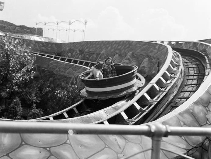 Flying Turns amusement ride, July 1940.