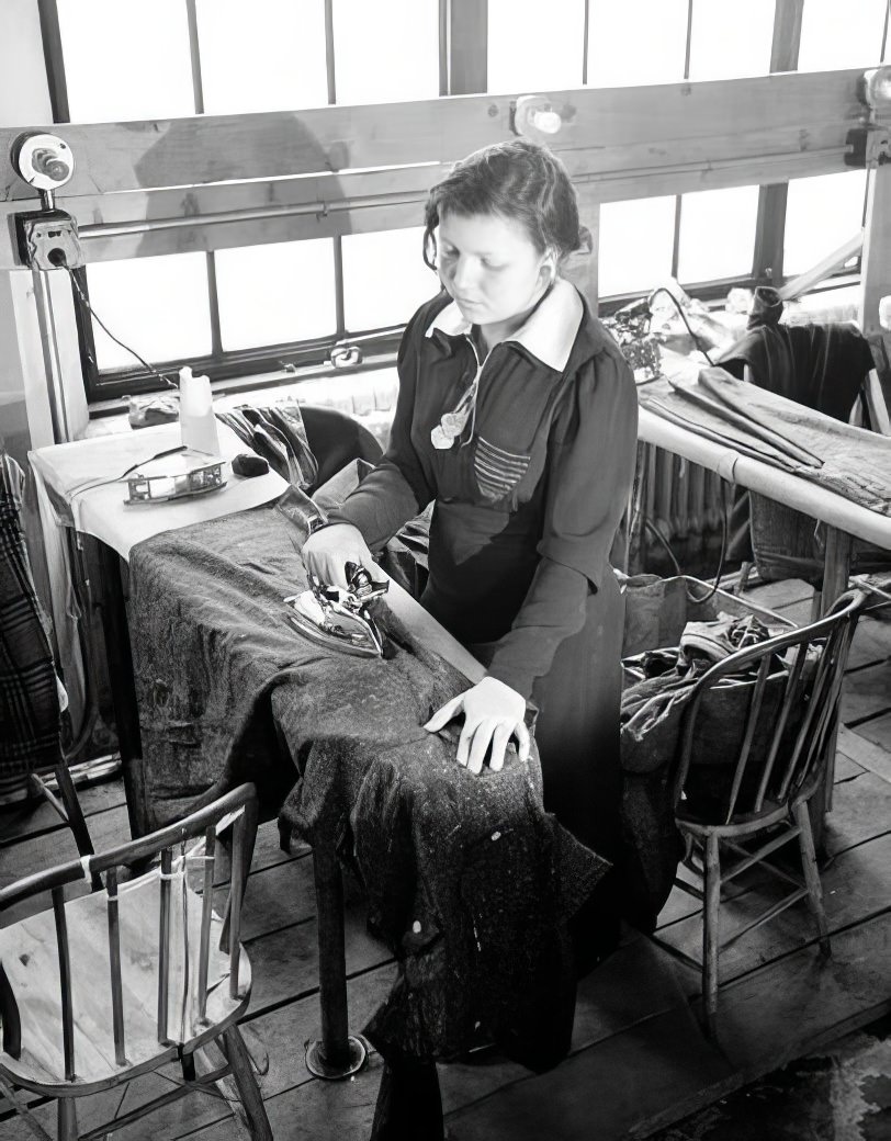 Ironing on 10th Avenue and 36th Street, 1937.